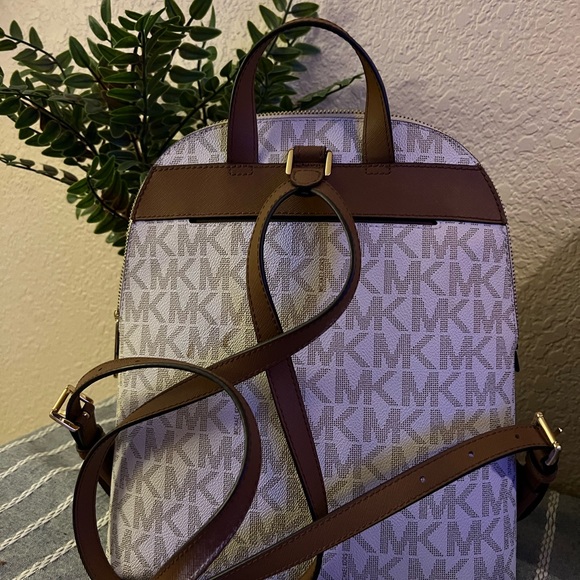 Michael Kors logo backpackk - Picture 2 of 2